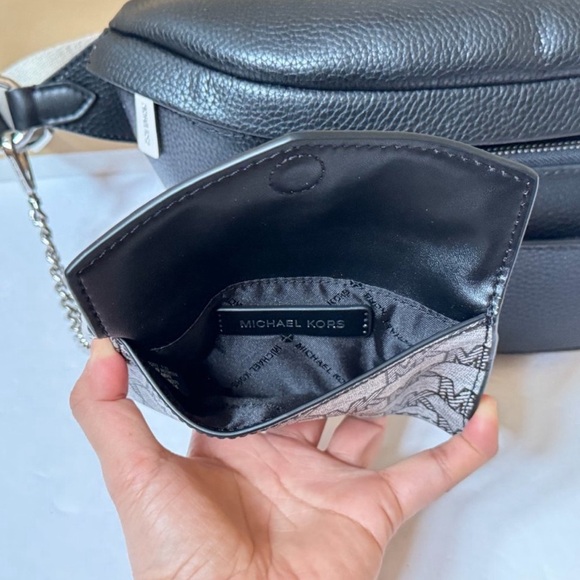 NEW‼️Maisie Large Pebbled Leather 2-in-1 Sling Pack - Picture 4 of 5